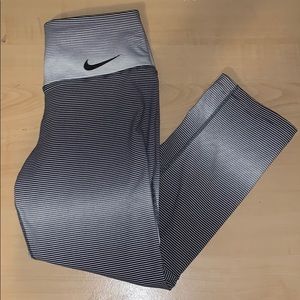 Nike crop leggings